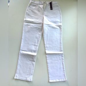 👖NWT Gloria Vanderbilt White Jeans 👖